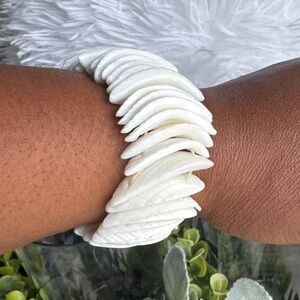 Elegant White Vintage Unique Stretch Bracelet